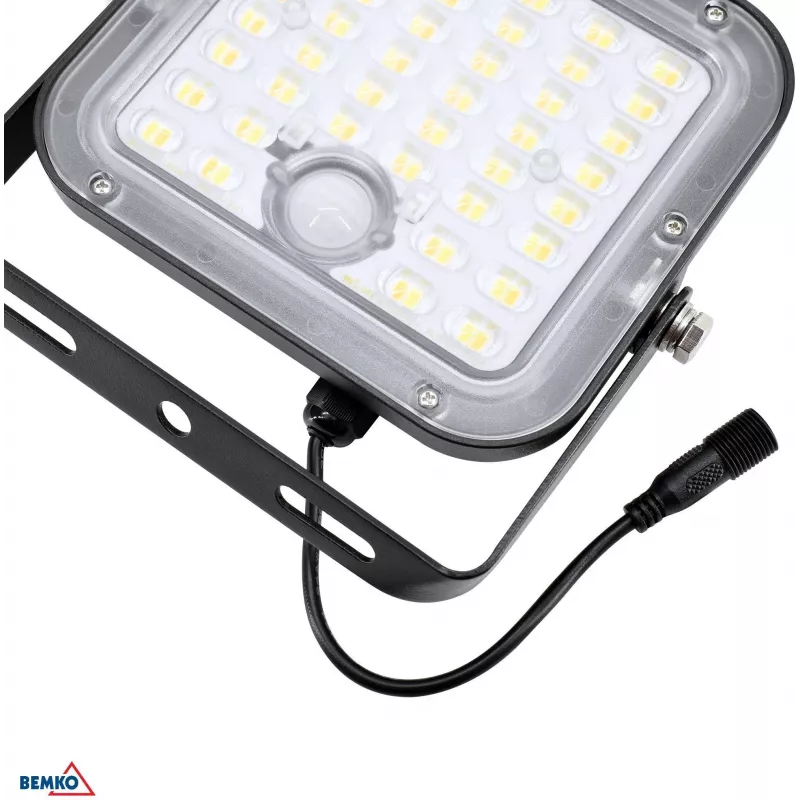 BEMKO SOLPAR 10W 1500lm 3000/4000K IP65 juodas saulės energijos LED prožektorius su PIR jutikliu