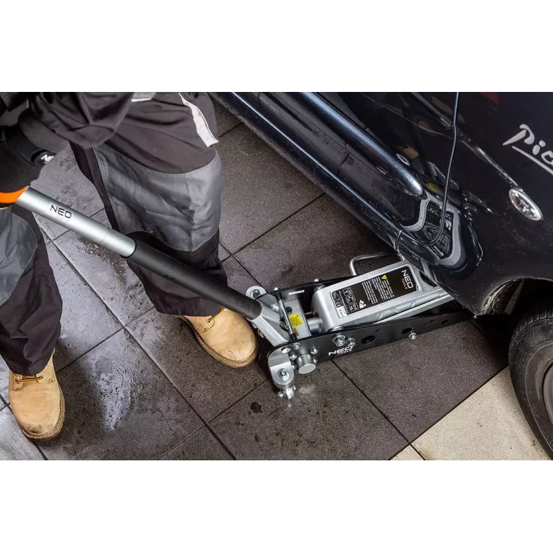 NEO Tools 11-730 Hidraulinio domkrato ir atramų rinkinys 2 tonos
