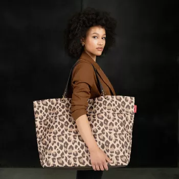 Reisenthel Shopper XL Leo Macchiato – didelis perdirbto PET pirkinių krepšys su leopardų raštu, 35 L