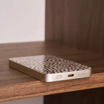 Burga Magnetic 5000 mAh išorinė baterija Almond Latte Gold