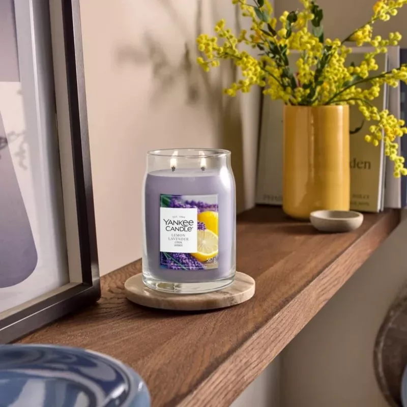 Yankee Candle Signature Lemon Lavender didelė stiklainio žvakė 567g