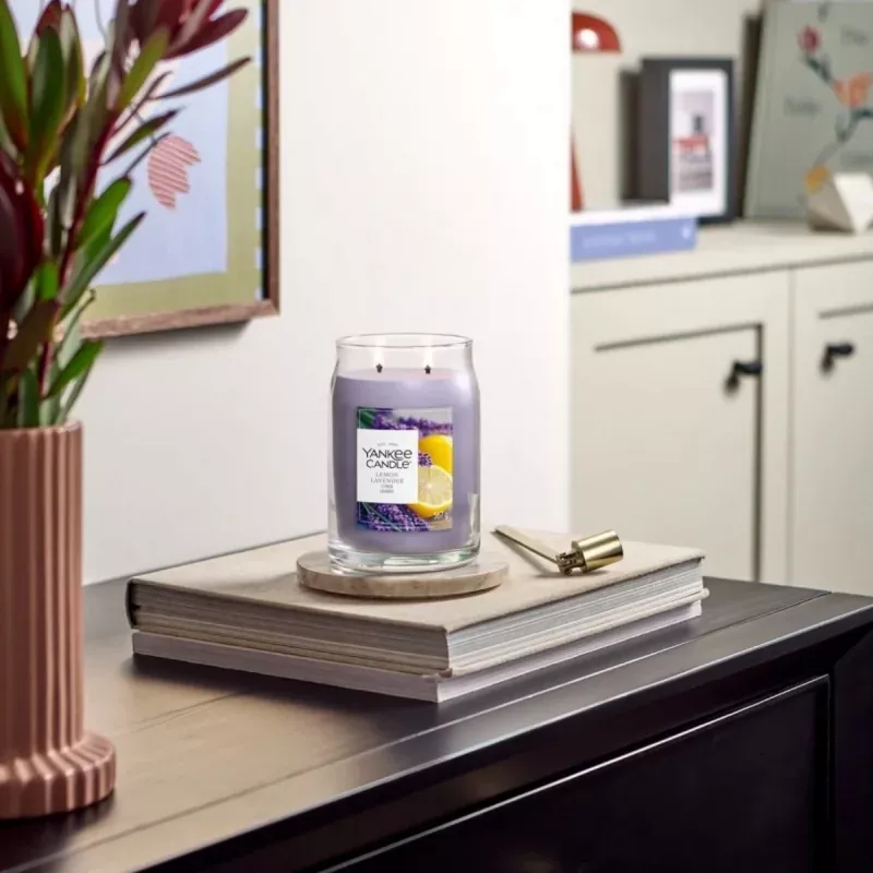Yankee Candle Signature Lemon Lavender didelė stiklainio žvakė 567g