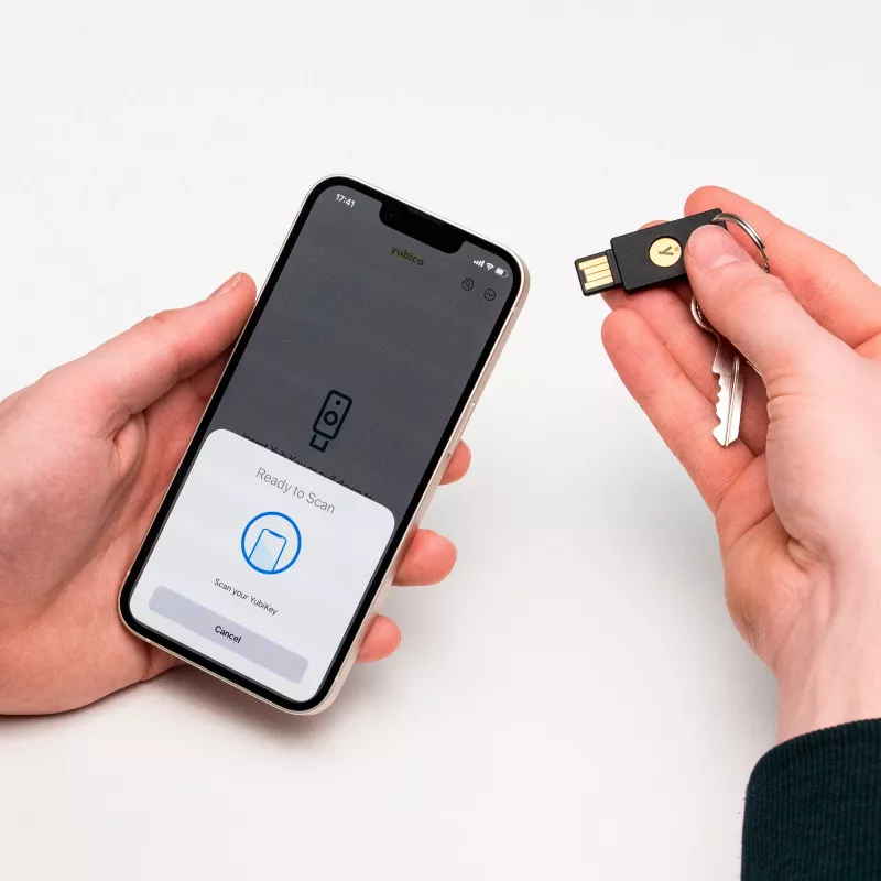YubiKey 5 NFC saugos raktas 2 vnt. (juoda/auksinė, USB-A ir NFC)