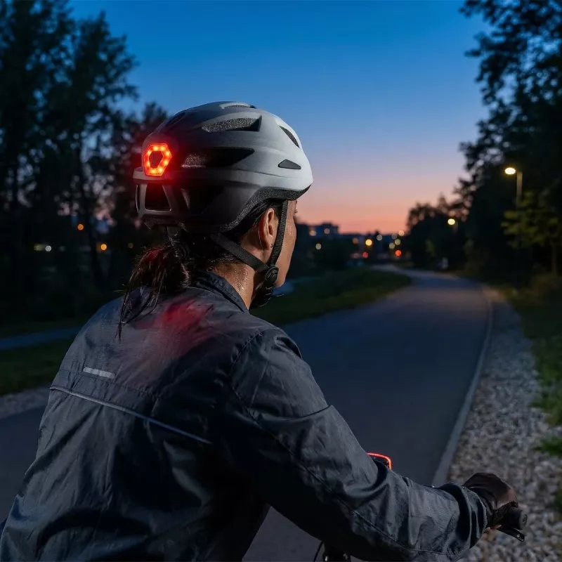 Vayox Active dviračių šalmas su LED šviesa, baltas-juodas, M dydis (54-58 cm)