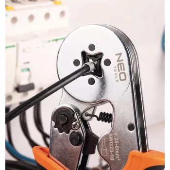 NEO Tools savireguliuojantis reples su reketu įvorių antgaliams 0,25–6 mm² (AWG 23–10), kvadratinis užspaudimas, ergonomiška dviejų komponentų rankena, 200 mm