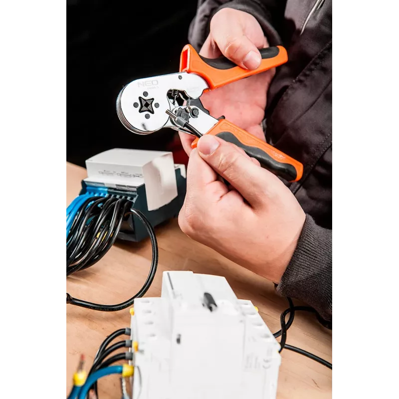 NEO Tools savireguliuojantis reples su reketu įvorių antgaliams 0,25–6 mm² (AWG 23–10), kvadratinis užspaudimas, ergonomiška dviejų komponentų rankena, 200 mm
