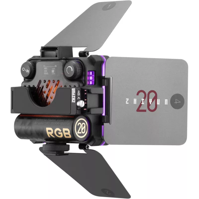 Zhiyun M20C COMBO RGB LED užpildymo šviesa su magnetiniu laikikliu, 20W, 2700K-6500K, CRI≥95, OLED ekranu, Bluetooth programėlės valdymu, mini trikojis, difuzorius, grotelės, laikymo krepšys