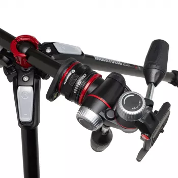 Manfrotto MK055CXPRO33WQR anglies pluošto 3 sekcijų trikojis su XPRO 3 krypčių galvute