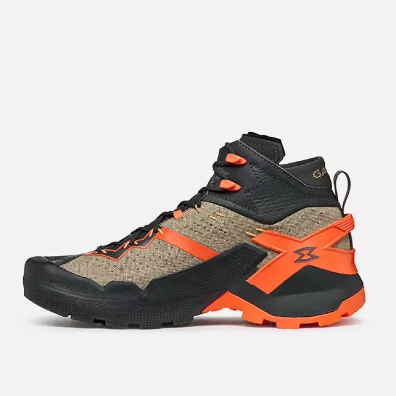 Garmont 9.81 Onyx Mid GTX privažiavimo batai - Raven Black/Pale Beige - EU 42,5