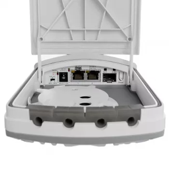 MikroTik FTC21-UPS šviesolaidžio–vario keitiklis su integruotu UPS, 1x Gigabit Ethernet, 1x SFP, pasyviu PoE, akumuliatoriaus atsargine maitinimo grandine, montuojamas ant sienos