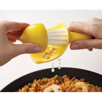 Joseph Joseph Catcher Citrus Reamer – citrusinių vaisių sulčiaspaudė su sėklų gaudykle