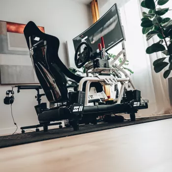 Oplite Cockpit Chassis R8 Fury White lenktynių simuliatoriaus rėmas