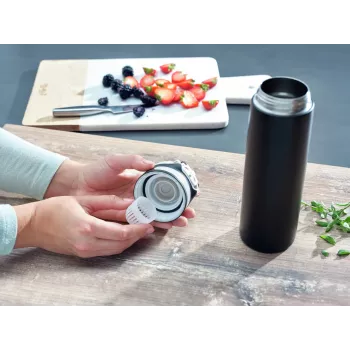 LEIFHEIT Thermo Flip 600ml juodas termo puodelis kelionėms