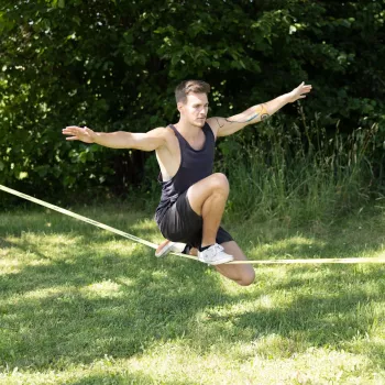 SCHILDKRÖT Slackline rinkinys 15 m, geltonas, 50 mm pločio su fiksavimo mechanizmu – pusiausvyros treniravimo komplektas 970701