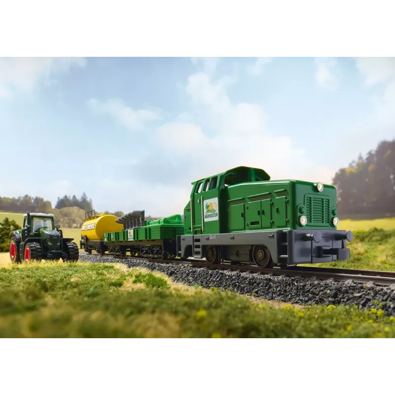 Märklin 29653 H0 pradinis rinkinys Agriculture – skaitmeninis garvežys BR 81 su mfx+ garsu, Mobile Station 3, C-Track ovalas, vagonai su traktoriumi ir šieno rulonais