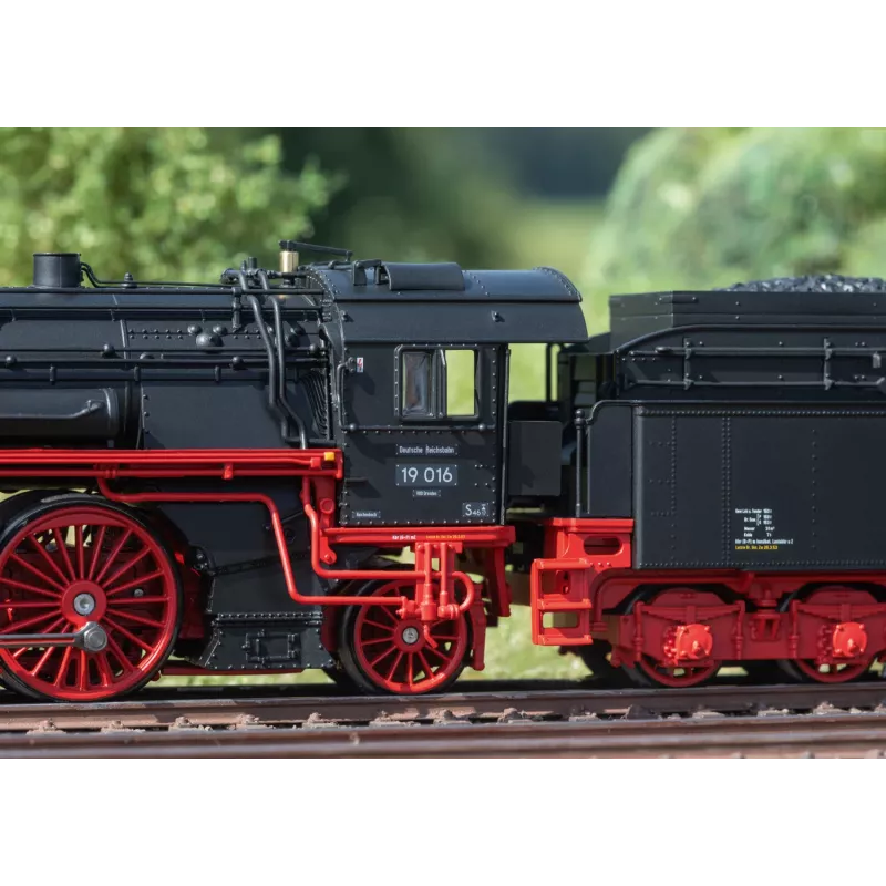 Märklin 038190 H0 garvežys Class 19 016 DR/DDR