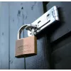 ABUS 85/40 kieto žalvario pakabinama spyna su grūdinto plieno lankeliu, 40 mm, rakinama, 2 raktai 806308