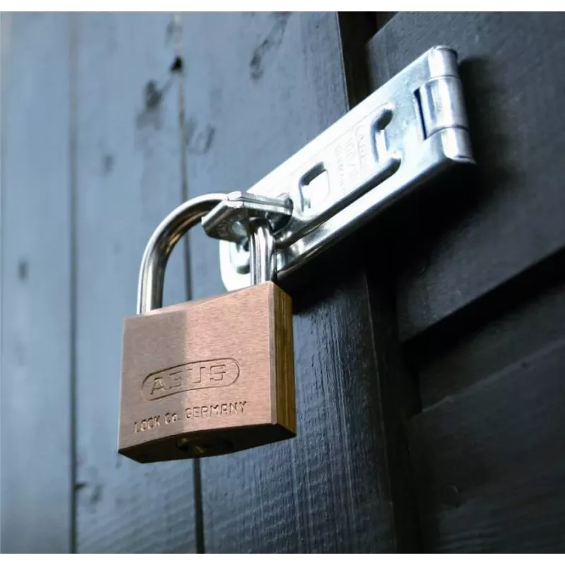 ABUS 85/40 kieto žalvario pakabinama spyna su grūdinto plieno lankeliu, 40 mm, rakinama, 2 raktai 806308