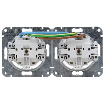 HEINRICH KOPP HK07 KombiQuick 2 vietų horizontalus įleidžiamas Schuko lizdas, grynai balta (RAL 9010), su apsauga nuo vaikų, 16 A, 250 V, greito prijungimo gnybtai, be halogenų termoplastikas 133829004