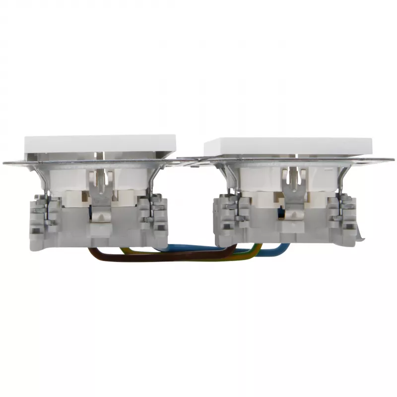 HEINRICH KOPP HK07 KombiQuick 2 vietų horizontalus įleidžiamas Schuko lizdas, grynai balta (RAL 9010), su apsauga nuo vaikų, 16 A, 250 V, greito prijungimo gnybtai, be halogenų termoplastikas 133829004