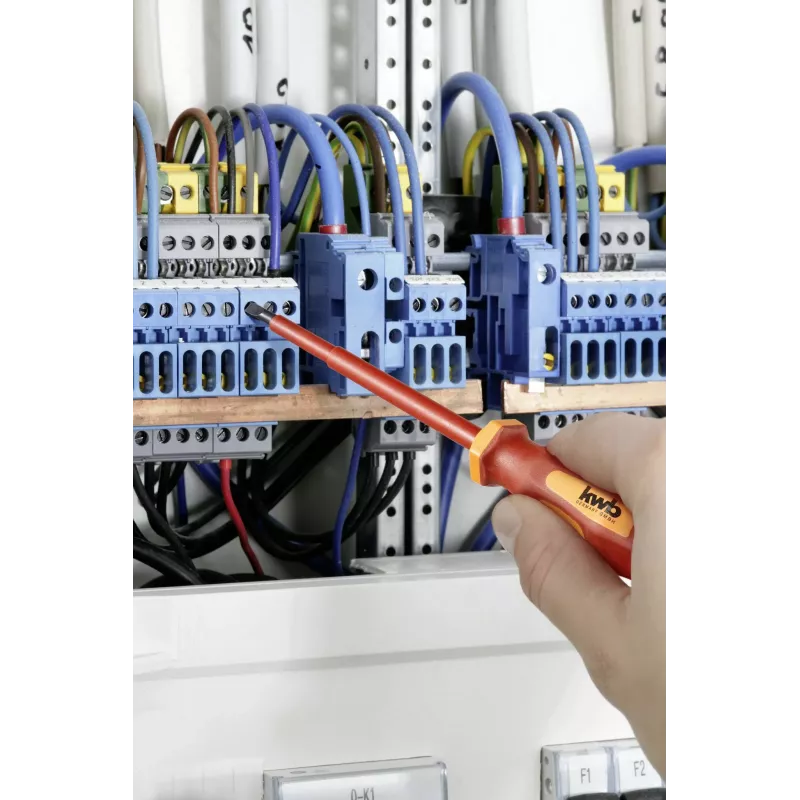 KWB 7 dalių atsuktuvų rinkinys su įtampos testeriu, chromo vanadžio plieno, magnetiniais antgaliais, ergonomiška dviejų komponentų rankena 140870