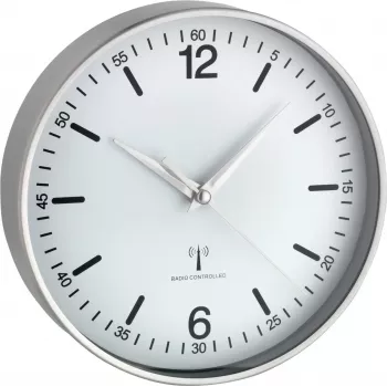 TFA Dostmann 60.3503 radijo bangomis valdomas aliuminis sieninis laikrodis, juodas