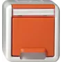 Gira SCHUKO lizdas su atlenkiamu dangteliu, viršutinio montavimo, oranžinis 4440309
