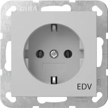 Gira 4458015 SCHUKO lizdas su EDV System žymėjimu, grynai balta blizgi