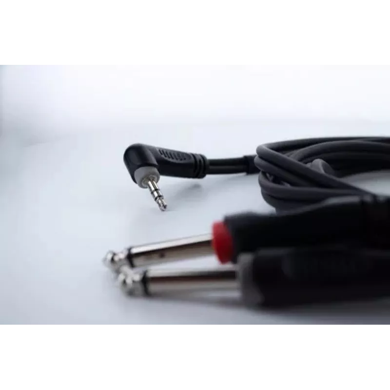 Cordial 14869 garso Y-adapterio kabelis 3,5 mm stereo lizdas į 2x 6,3 mm mono lizdą, 5 m, juodas