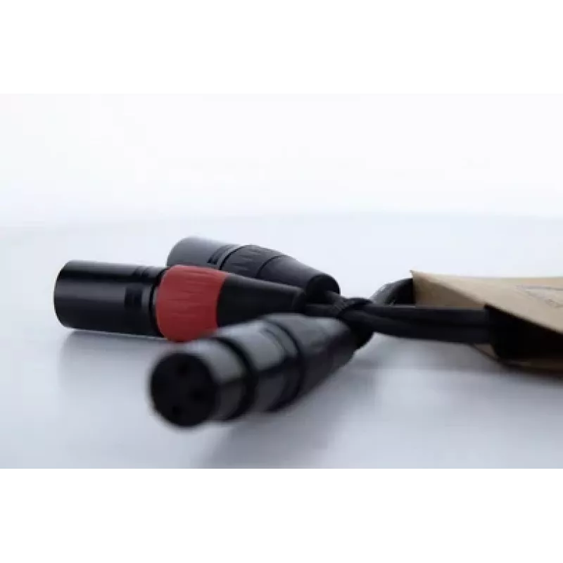 Cordial EY 0,3 m XLR Y-adapterio kabelis - 1x XLR lizdas į 2x XLR kištukus, juodas 14880