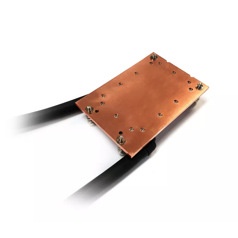 Dynatron L36 1U aktyvus skysčio aušintuvas CPU, skirtas AMD SP6/TR5, 300W TDP, varinė šalčio plokštė, 40 mm dviejų rutulinių guolių ventiliatorius, 10000 RPM