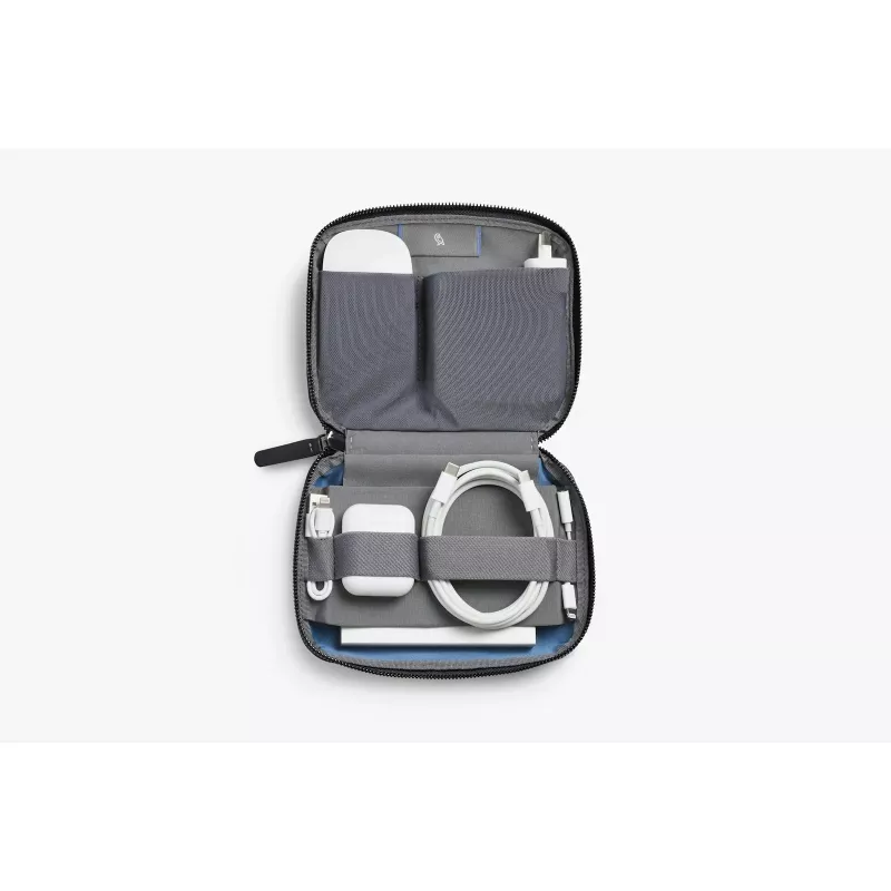 Bellroy Tech Kit Compact Pouch, juodas