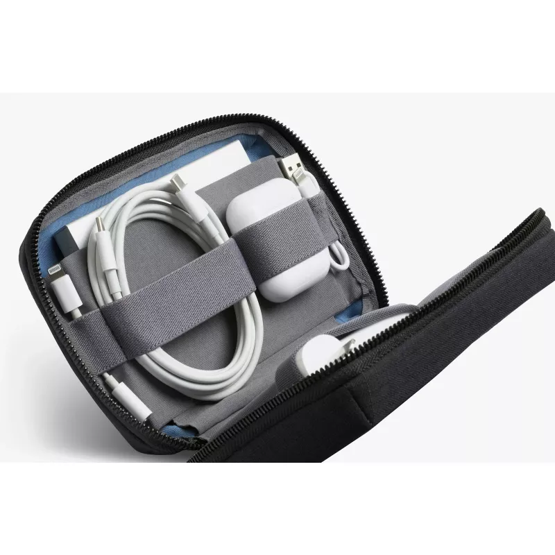 Bellroy Tech Kit Compact Pouch, juodas