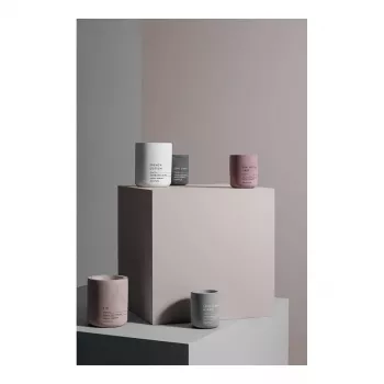 BLOMUS FRAGA kvapioji žvakė Sandalwood Myrrh 8 cm pilka