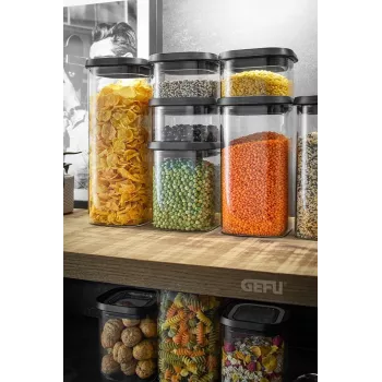 GEFU PANTRY stačiakampė talpa 2,5 L juoda, permatoma 1 vnt.
