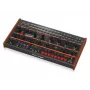 Behringer GRIND hibridinis sintezatorius, pusiau modulinis, stalinis, su analoginiais VCO, voktebeliais, dvigubais filtrais, sekvenseriumi ir Multi-FX
