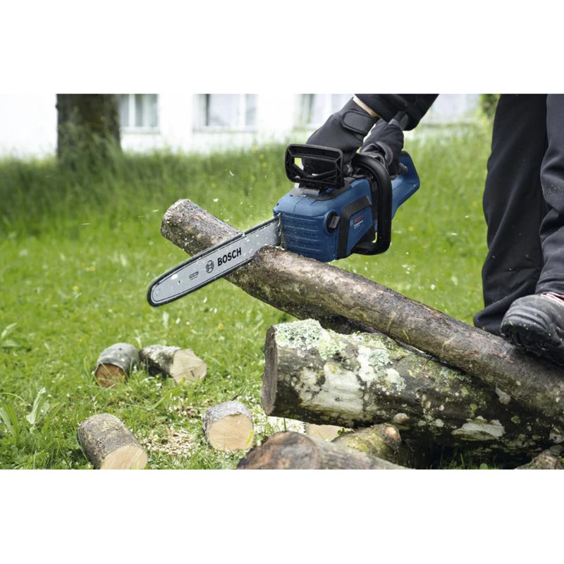 BOSCH Professional GKE 18V-40 belaidis grandininis pjūklas, 18 V, 5,5 Ah Li-Ion akumuliatorius, mėlynas