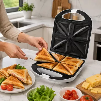 Brock SSM 3008 WH 8 griezdelių XXL sumuštinių keptuvė, 1400W, nepridegančios trikampės plokštės, karščiui atspari rankena, apsauginis užraktas, vertikalus laikymas, balta