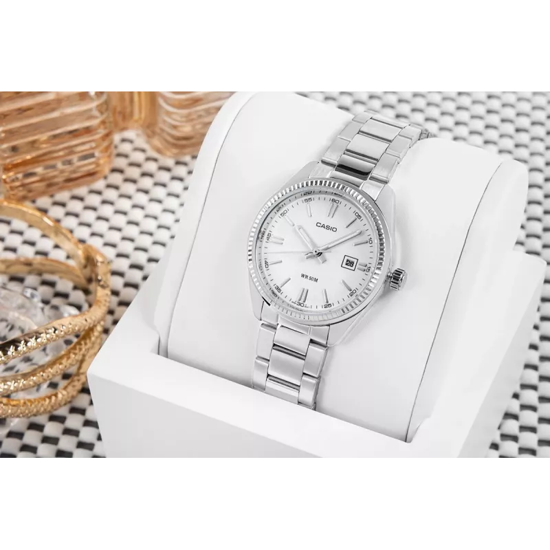 CASIO LTP1302PD7A1V Unisex Analoginis Kvarcinis Laikrodis, Sidabrinis Nerūdijantis Plienas, 34.5 x 30.2 x 8,7 mm