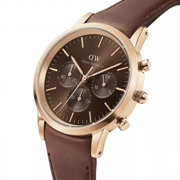 Daniel Wellington Classic 42mm vyrų laikrodis DW00100640 – rožinio aukso korpusas, juodas ciferblatas, juodas odinis dirželis