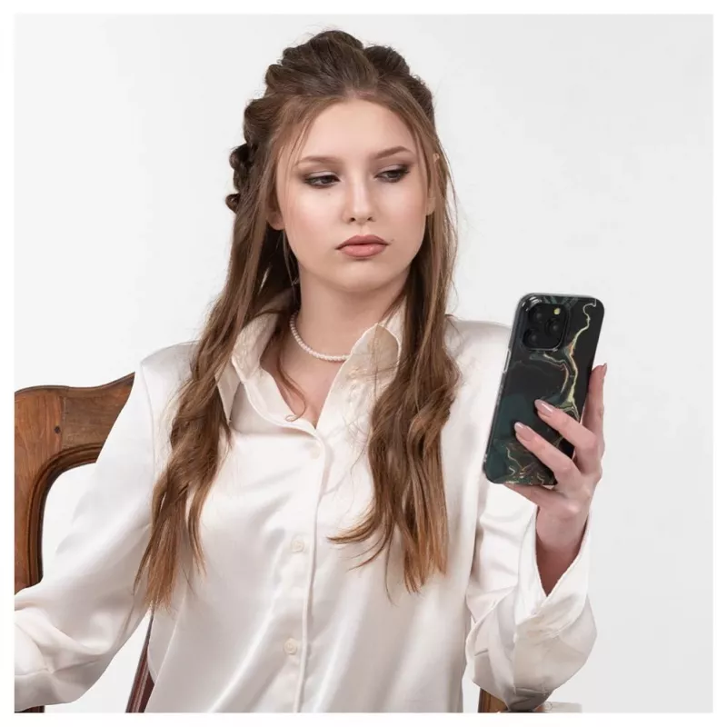 Evelatus Apple iPhone 15 Pro PC dėklas su individualiu marmuro raštu, tamsiai žalia
