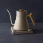 Fellow Stagg EKG PRO 900 ml elektrinis virdulys pour-over kavai, sezamų smėlio spalvos su medine rankena