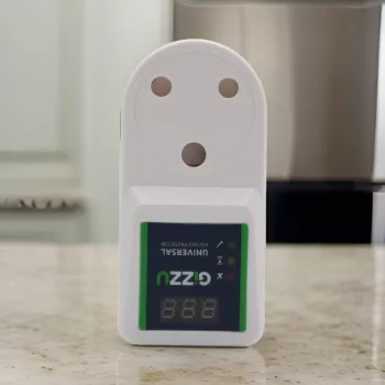 GIZZU Voltage Protector 16A – apsauga nuo įtampos šuolių ir per žemos/aukštos įtampos buitiniams prietaisams