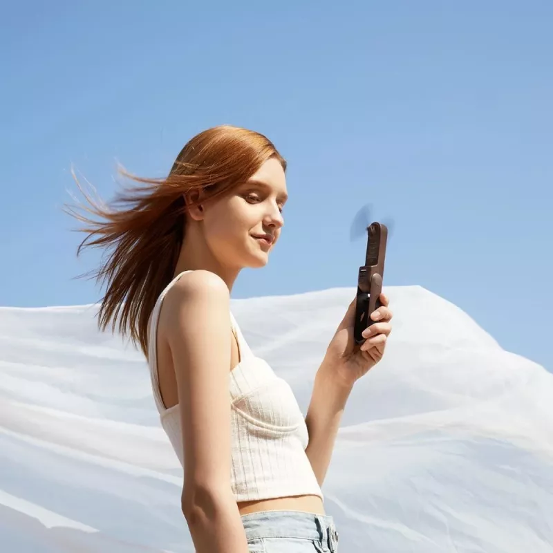 JISULIFE Handheld Fan 8 Brown – nešiojamas įkraunamas ventiliatorius su power bank funkcija