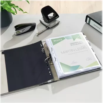 Leitz 1050 Standartinis svirtinis segtuvas A4 52 mm juodas perdirbto kartono su plyšiais, piršto skylute, metaliniais apsaugais 1050-50-95