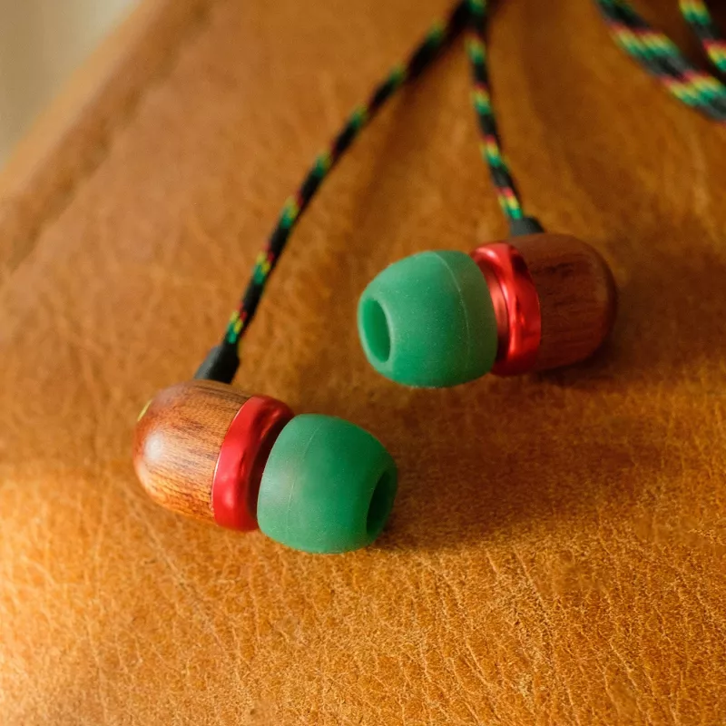 Marley Smile Jamaica laidiniai ausinukai su mikrofonu ir USB-C, 9 mm tvarkyklės – Rasta (EM-JE042-RA)
