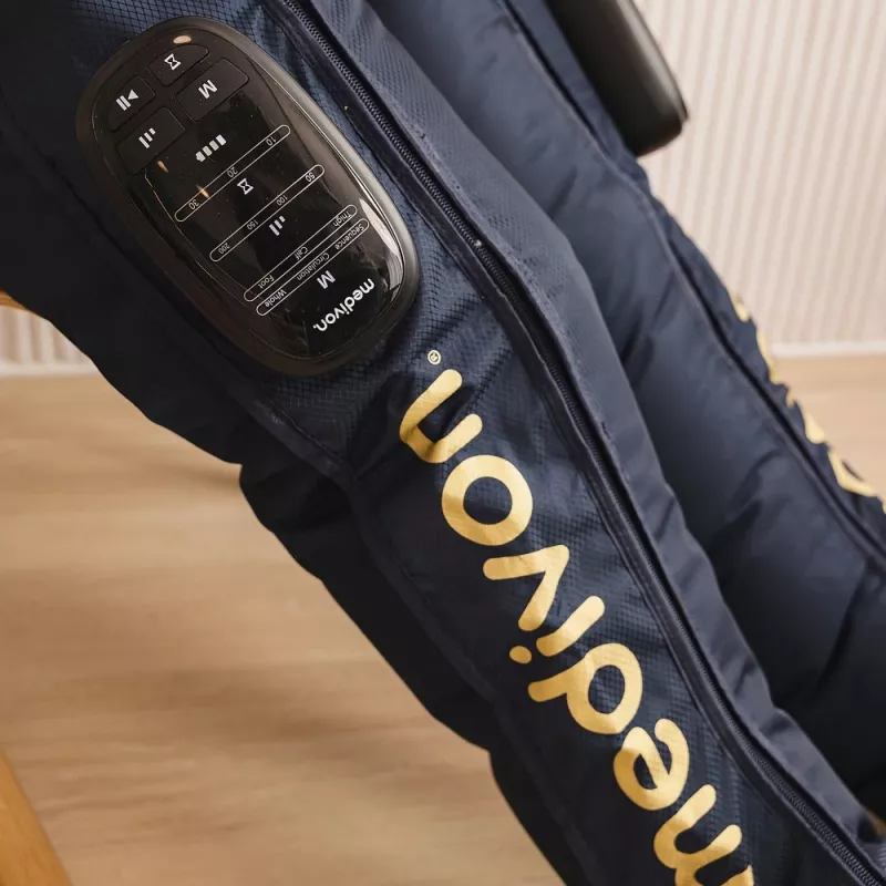 Medivon Compression Massager Aeria – oro suspaudimo kojų ir pėdų masažuoklis su šildymu, 3 režimais, 3 intensyvumo lygiais, belaidžiu nuotolinio valdymo pulteliu