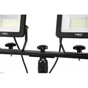 NEO TOOLS Dvigubas prožektorius 2x50W SMD LED 8500lm 230V ant trikojo 1,8m