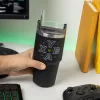 Paladone Xbox Gamer Cup – keramikinė 300 ml puodelis su Xbox valdiklio formos rankena, juodai žalia