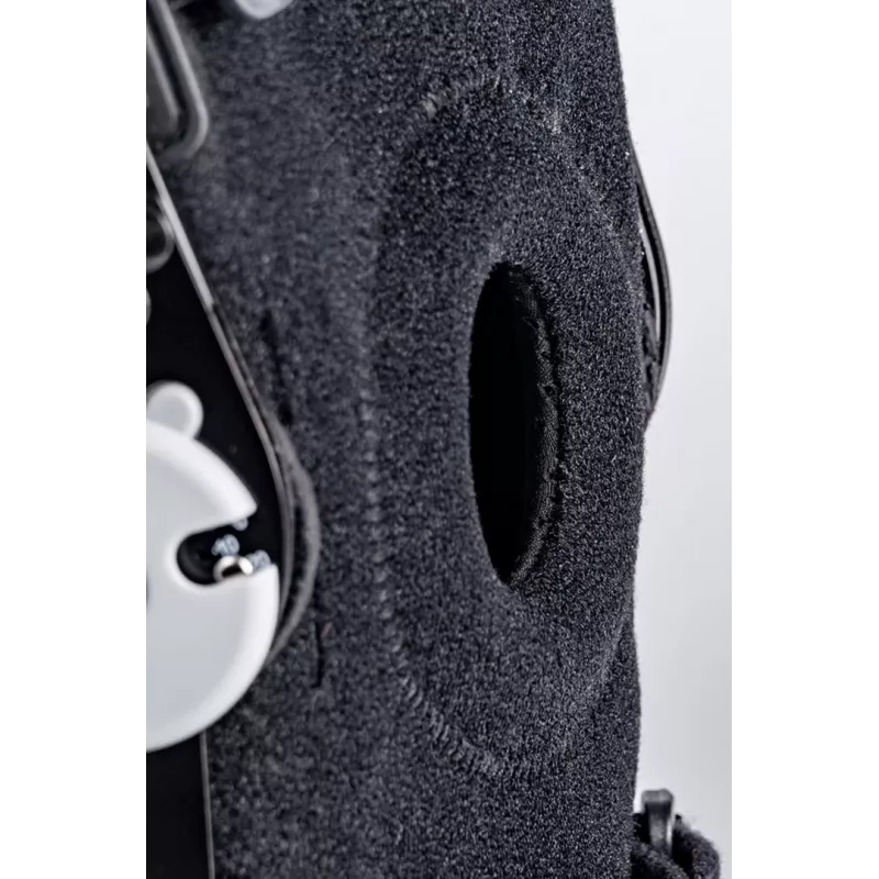 REH Stabilmax O-1241/XXL atviras trumpas kelio įtvaras su lanksčiais stabilizatoriais, perforuotas neoprenas, juodos spalvos, XXL dydis